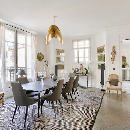 Apartment Duplex Trocadero, 4 Chambres, 300m2 *